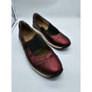 Vionic Cadee Red Camo‎ Womans Size 9 Comfortable Flats